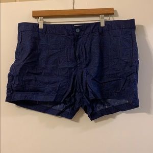 Black/Blue Patterned Gap 4” Shorts Size 18